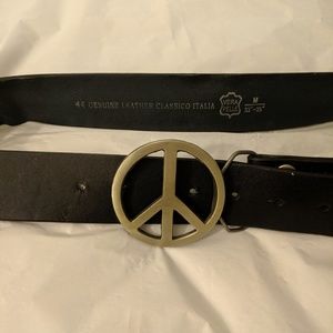 Peace sign belt buckle with black belt